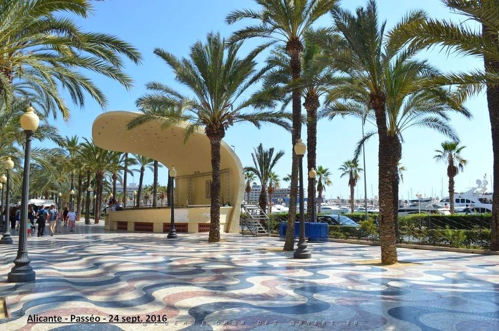 Alicante- Passeo et port 022.JPG